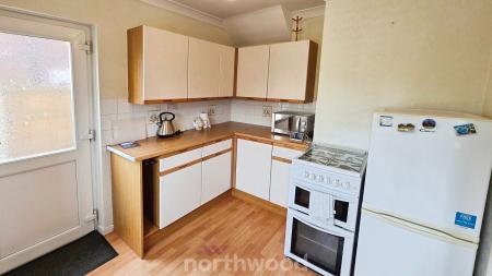 3 bedroom Semi-detached house for sale in Colchester Court, Scawsby, Doncaster, DN5