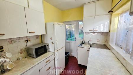 3 bedroom Semi-detached house for sale in Zetland Road, Town Moor, Doncaster, DN2