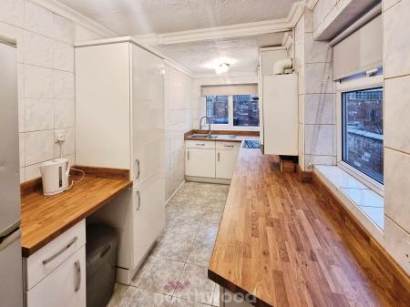 2 bedroom Terraced House for sale in Shadyside, Hexthorpe, Doncaster, DN4