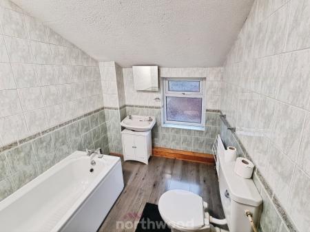 2 bedroom Terraced House for sale in Shadyside, Hexthorpe, Doncaster, DN4