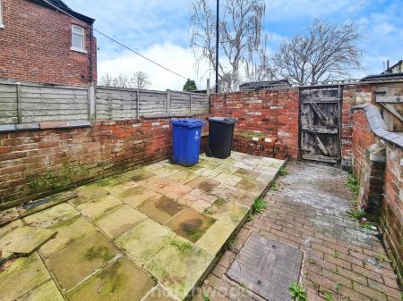 2 bedroom Terraced House for sale in Shadyside, Hexthorpe, Doncaster, DN4