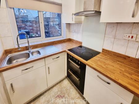 2 bedroom Terraced House for sale in Shadyside, Hexthorpe, Doncaster, DN4