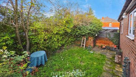 3 bedroom Semi-detached house for sale in Harrowden Road, Wheatley, Doncaster, DN2