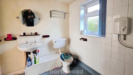 3 bedroom Semi-detached house for sale in Harrowden Road, Wheatley, Doncaster, DN2