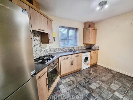 2 bedroom Flat to let in Wakelam Drive, Armthorpe, Doncaster, DN3