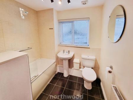 2 bedroom Flat to let in Wakelam Drive, Armthorpe, Doncaster, DN3