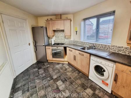 2 bedroom Flat to let in Wakelam Drive, Armthorpe, Doncaster, DN3