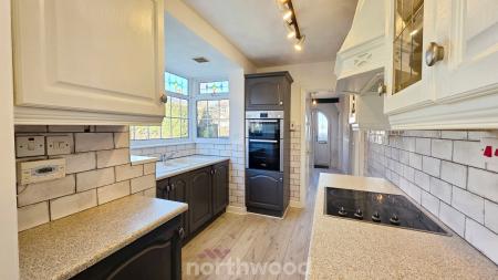 3 bedroom Semi-detached house for sale in Skellow Road, Skellow, Doncaster, DN6