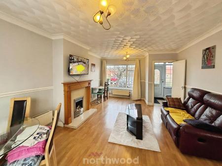 3 bedroom Semi-detached house to let in Highbury Avenue, Cantley, Doncaster, DN4