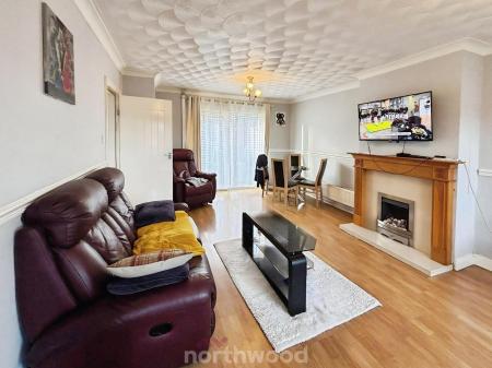 3 bedroom Semi-detached house to let in Highbury Avenue, Cantley, Doncaster, DN4