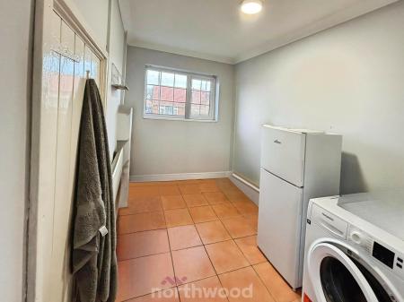 3 bedroom Semi-detached house to let in Highbury Avenue, Cantley, Doncaster, DN4