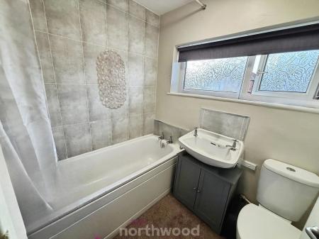 3 bedroom Semi-detached house to let in Highbury Avenue, Cantley, Doncaster, DN4