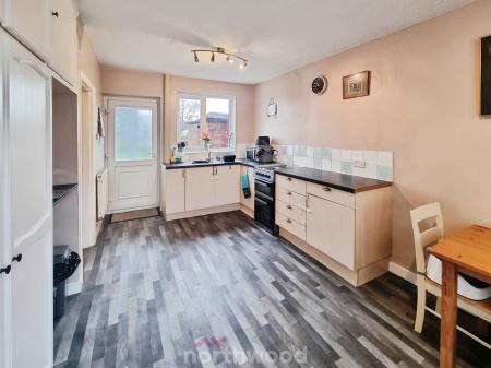 3 bedroom Terraced House for sale in Crossfield Lane, Skellow, Doncaster, DN6