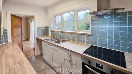 3 bedroom Semi-detached house to let in Edward Road, Carcroft, Doncaster, DN6