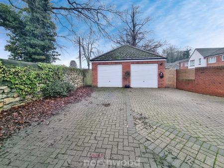 3 bedroom Semi-detached house for sale in Fulwood Drive, Balby, Doncaster, DN4