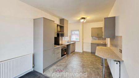 3 bedroom Terraced House to let in Markham Avenue, Carcroft, Doncaster, DN6