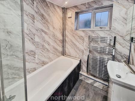 3 bedroom Semi-detached house to let in Austen Avenue, Warmsworth, Doncaster, DN4