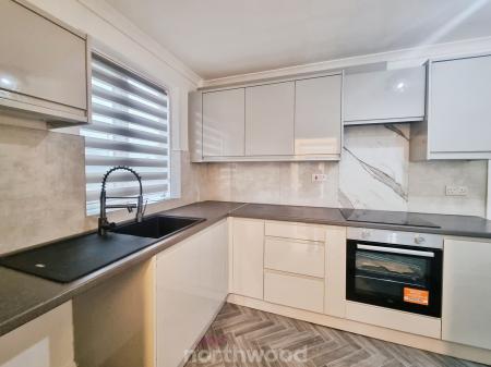 3 bedroom Semi-detached house to let in Austen Avenue, Warmsworth, Doncaster, DN4