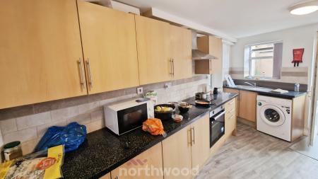 11 bedroom House of Multiple Occupation for sale in Somerset Road, Hyde Park, Doncaster, DN1