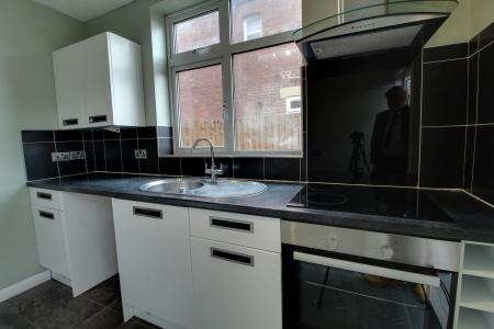 3 bedroom Semi-detached house to let in Northfield Road, Sprotbrough, Doncaster, DN5