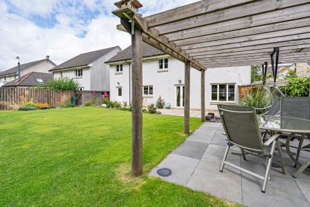 5 bedroom Detached house for sale in Burnbank Meadows, Kinross, KY13