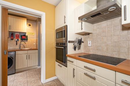 5 bedroom Detached house for sale in Burnbank Meadows, Kinross, KY13