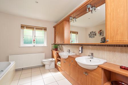 5 bedroom Detached house for sale in Burnbank Meadows, Kinross, KY13