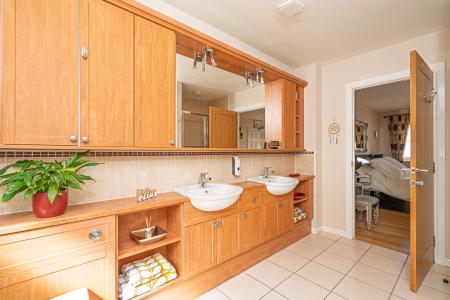 5 bedroom Detached house for sale in Burnbank Meadows, Kinross, KY13