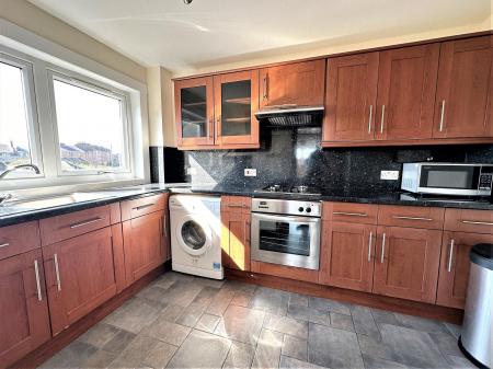 2 bedroom Flat for sale in Dykehead Place, Dundee, DD4