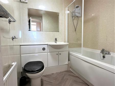 2 bedroom Flat for sale in Dykehead Place, Dundee, DD4