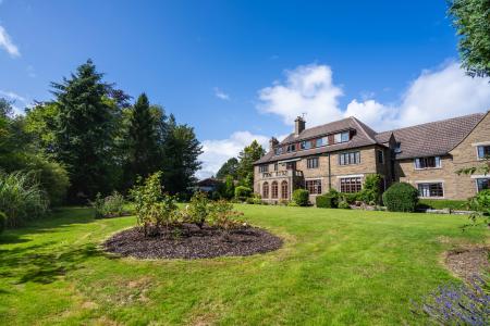 4 bedroom Maisonette for sale in Farington Street, Dundee, DD2