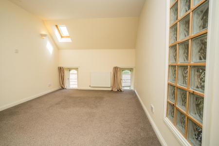2 bedroom Flat for sale in Smillie Court, Dundee, DD3