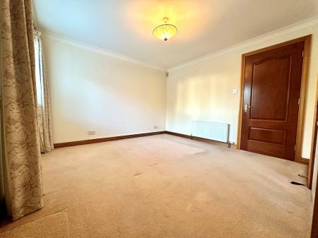 2 bedroom Flat to let in Bader Square, Broughty Ferry, Dundee, DD5