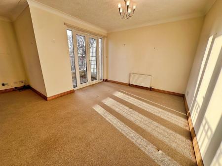 2 bedroom Flat to let in Bader Square, Broughty Ferry, Dundee, DD5