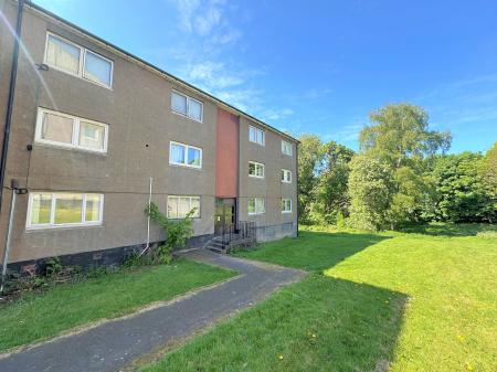 2 bedroom Flat to let in Thurso Crescent, Dundee, DD2