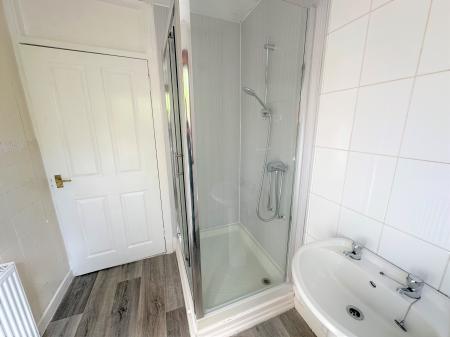 2 bedroom Flat to let in Thurso Crescent, Dundee, DD2