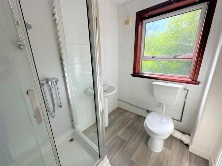 2 bedroom Flat to let in Thurso Crescent, Dundee, DD2