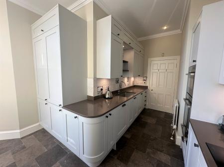 3 bedroom Flat to let in 3 Glamis Road, Dundee, DD2