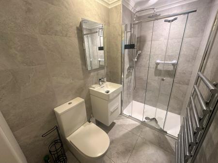 3 bedroom Flat to let in 3 Glamis Road, Dundee, DD2