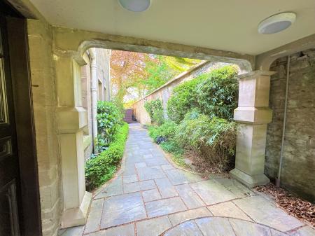 3 bedroom Flat to let in 3 Glamis Road, Dundee, DD2