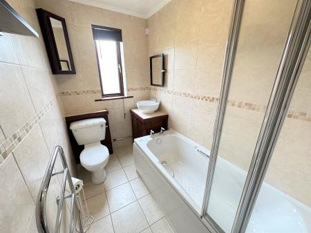 3 bedroom Flat to let in Loganlee Terrace, Dundee, DD2