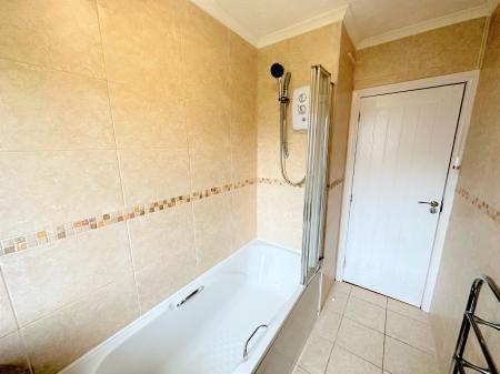 3 bedroom Flat to let in Loganlee Terrace, Dundee, DD2