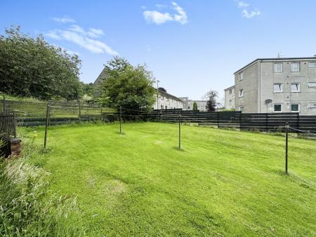 3 bedroom Flat to let in Loganlee Terrace, Dundee, DD2