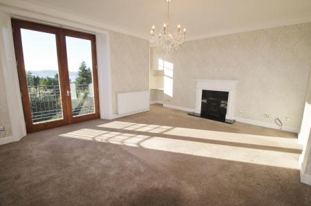 3 bedroom Flat to let in Perth Road, Dundee, DD2