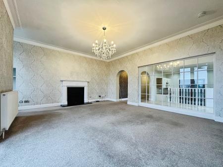 3 bedroom Flat to let in Perth Road, Dundee, DD2
