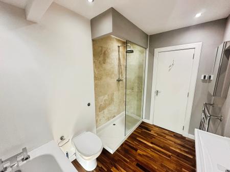 3 bedroom Flat to let in Perth Road, Dundee, DD2