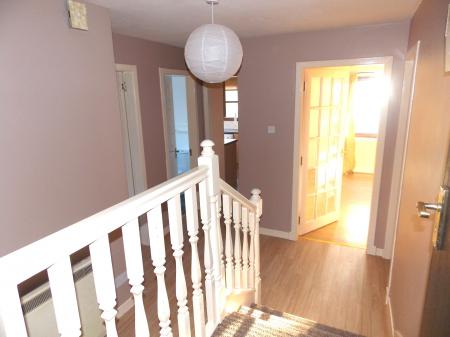 3 bedroom Flat to let in Weavers Loan, Dundee, DD3