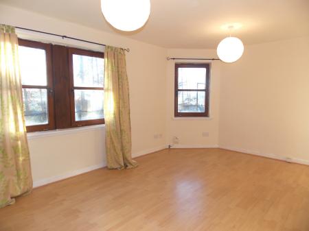 3 bedroom Flat to let in Weavers Loan, Dundee, DD3