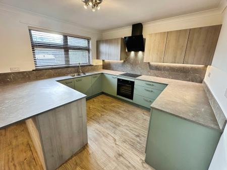 3 bedroom Detached house to let in Kingsway, Dundee, DD3