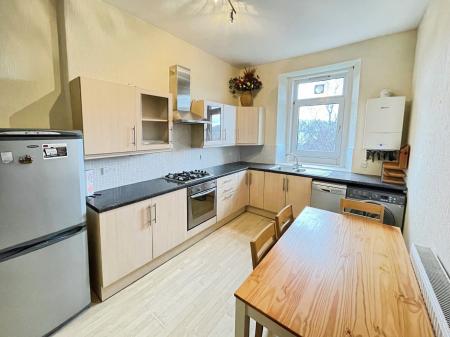 2 bedroom Flat to let in Blackness Road, Dundee, DD2
